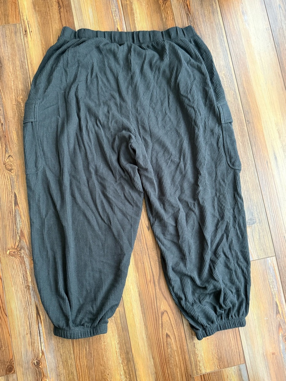 aerie Black Cargo Jogger Pants - Picture 6 of 6